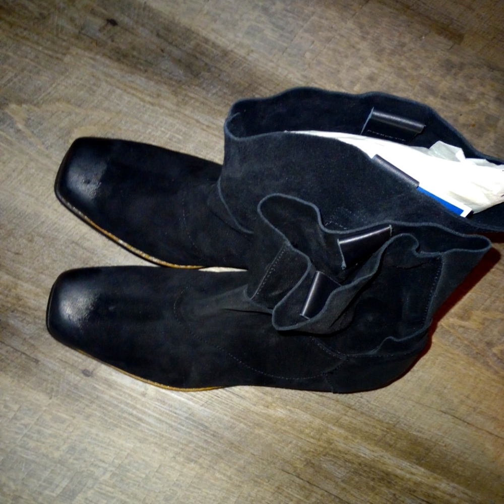 Never worn black suede Booties Matisse size 10